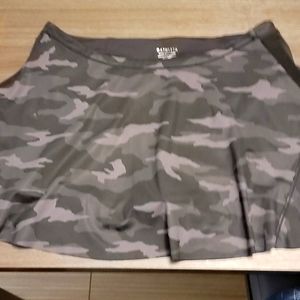 ATHLETETA BLACK JD GREY CAMO SKORT